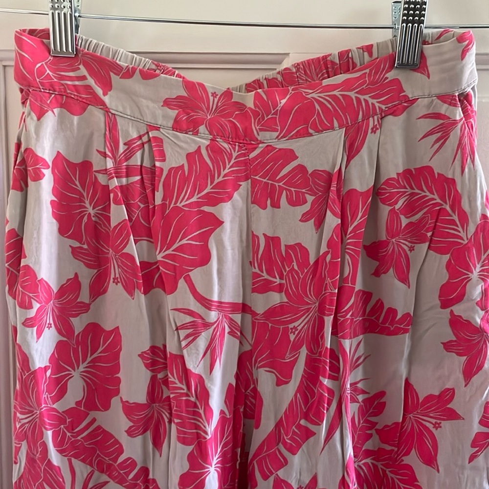 H&M 4/S Grey and Pink Floral Pull-on Pants